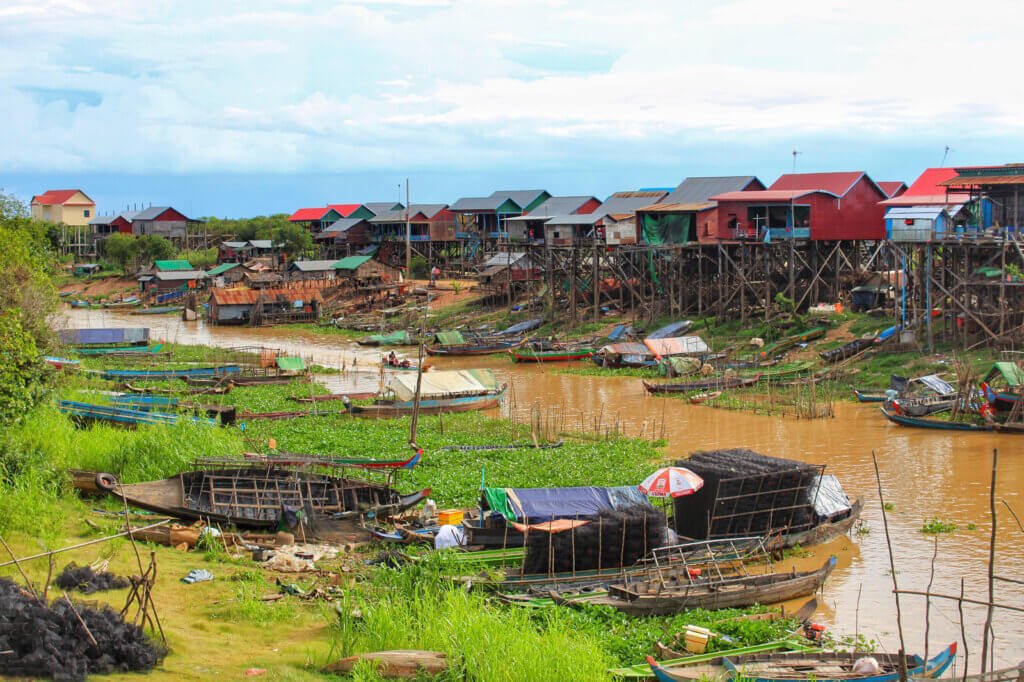 Colourful stilted houses and fishing boats in Kampong Khleang floating village